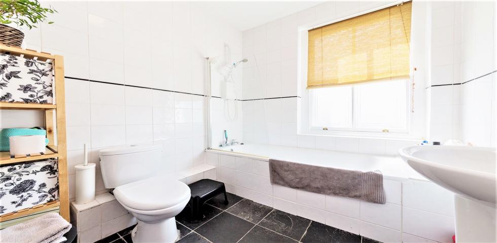 			1 Bedroom, 1 bath, 1 reception Flat			 Hemstal Road, WEST HAMPSTEAD